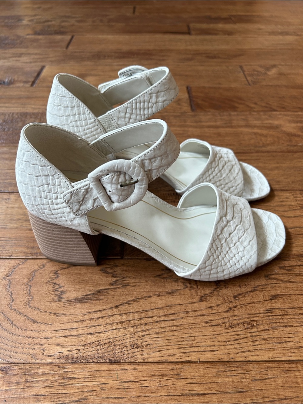 Vionic Chardonnay Block Heel Sandals Comfort Shoes Cream Size 10 Wide New NIB